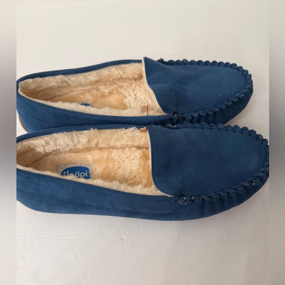 Floppi Women’s Blue Faux Fur Lined Memory Foam Moccasins Slippers Size 10